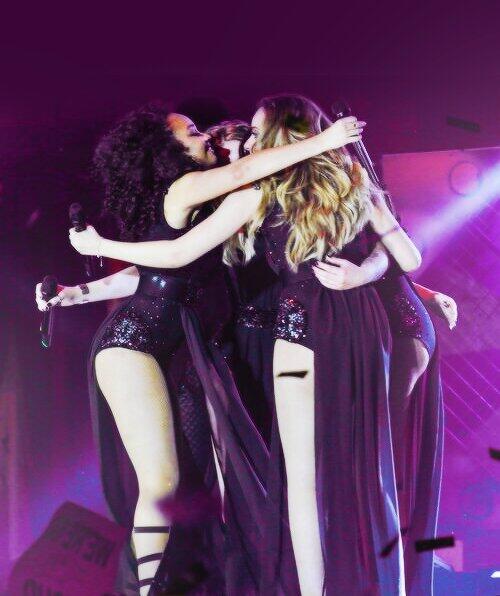 ZerrieUniverse's tweet image. IM SO PROUD OF THE GIRLS I CAN'T DESCRIBE IT SALUTE TOUR IS JUST PERFECTION OMG :') @LittleMix LOVE YOU!!! 😍