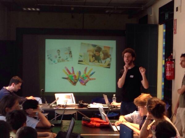 LindaIerardi's tweet image. #coderdojo #coderdojobo #tarmelop @ldomhl @serraalle  Collaborare è bello!