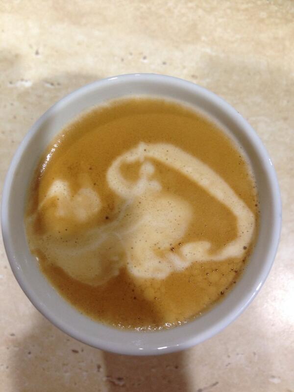 Binajh's tweet photo. Gecko with a skipping rope!?! #coffeeart #accidental #lovecoffee http://t.co/B4904MJY4d