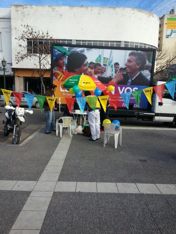 PROLaPampa's tweet photo. En 9 de julio esquina Avellaneda, los esperamos para charlar un rato #MauricioYVos http://t.co/MEetksm8Ms