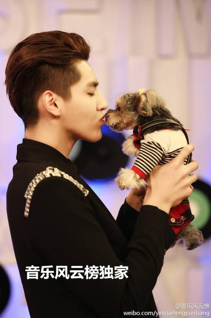 Bn1AdfNIQAAEPMh.jpg:large