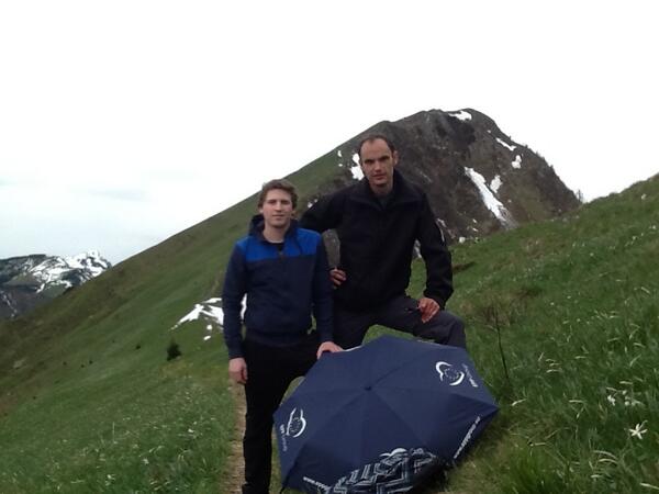 Pred vrhom... Sneg in narcise. #slovenijavsrcu #sds4ep