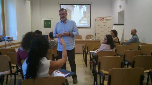 solcmons_labcs's tweet photo. Francisco Ortiz, fundador de Xtrice, empresa de pistas de hielo sintéticas #UIMP #Sevilla http://t.co/rCP2AR6QBK