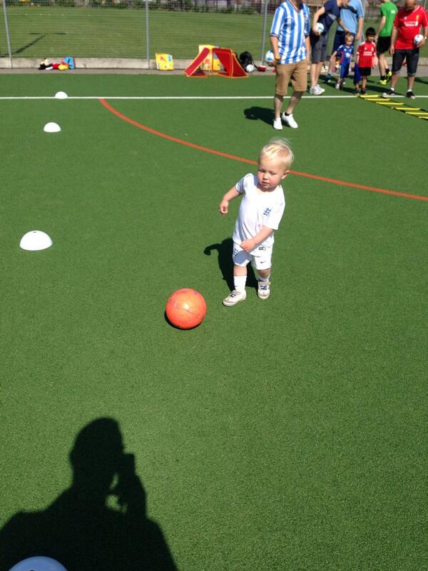 samhotten's tweet photo. England's secret weapon in training this morning!! @GNev2 put a word in with Roy. http://t.co/YRXQ8UBiDQ