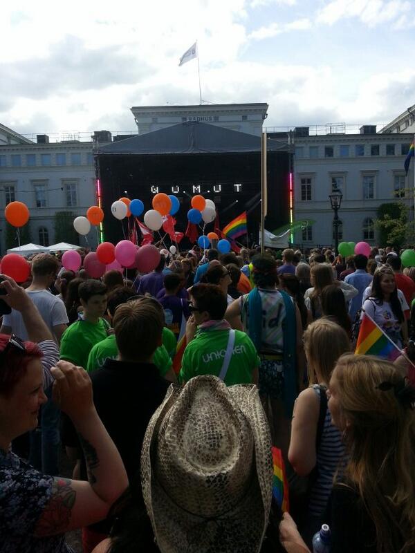 RFSL_Jonkoping's tweet photo. Ungefär hälften av paraddeltagarna, bra jobbat Jönköping! #qomut http://t.co/l0JczfbDss