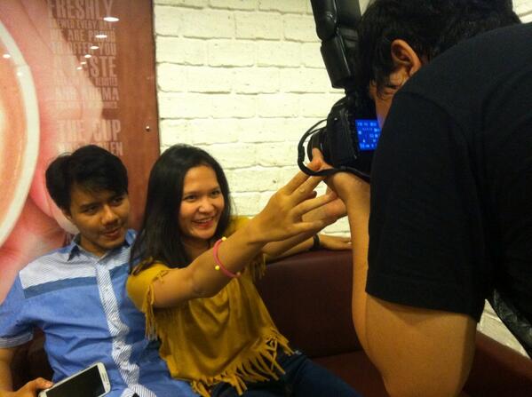 Sesi 2 KFC Cikini pemotretan "stranger" #enjoy @Kautsarkevin @lulu_SAR