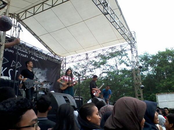 SMAN 8 Depok. Kereeeen!