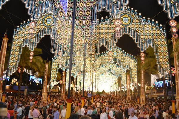 jerezdelafra's tweet photo. La Feria de Jerez se llena de arte para finalizar una semana grandiosa http://t.co/H0WvMnlTkm #FeriaJerez2014 #Jerez http://t.co/aSoD9OPX7S