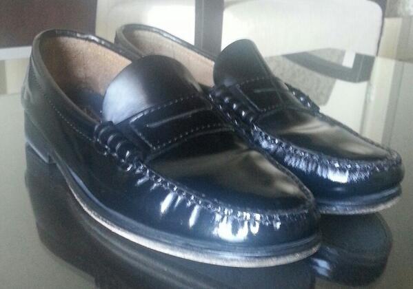 Ya tengo mis superzapatos preparados para mi actuacion de hoy en el BUESA ARENA.
Que ganas!!!!