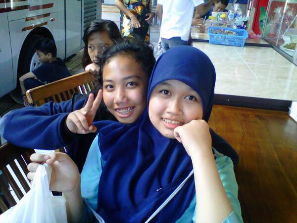 MariaN_Putri's tweet photo. Sama dinda :* :') http://t.co/nwEOgTGoKT