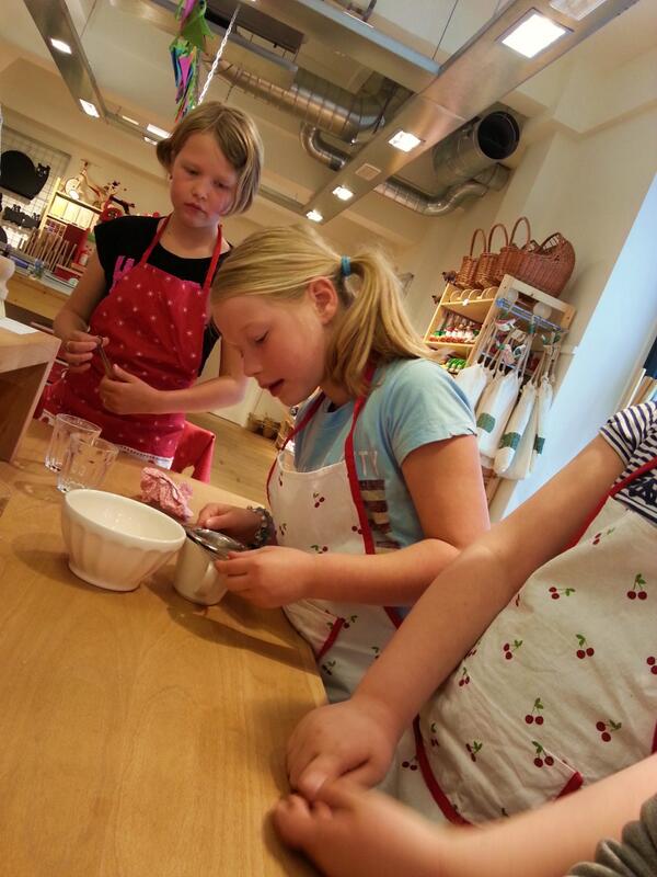 oekepoek's tweet photo. Vandaag met kinderkookclub Oekepoek workshop bij Dille&amp;Kamille #Enschede gehad. Leerzaam en leuk voor de kids! http://t.co/aT91V01X2Z