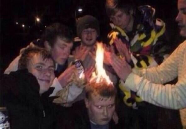 ExamBibIe's tweet photo. "Hey come round and we can revise together"

"As long as we actually revise"

"Yeah of course"

*20 minutes later* http://t.co/HhBI8WGOMm