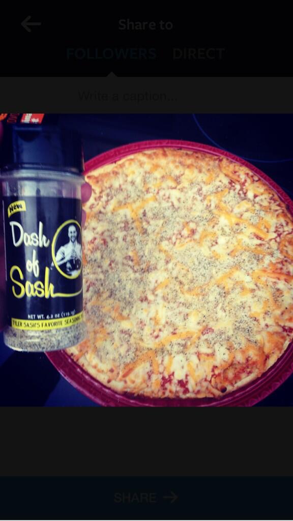 ADashofSash's tweet photo. Turn a cheap pizza into a gourmet tasting pizza with Dash of Sash. http://t.co/KZswgG7ruG