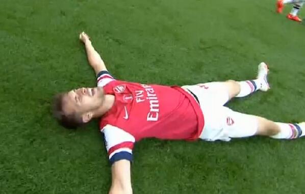 AFCImages's tweet photo. Aaron Ramsey celebrates putting Arsenal 3-2 up in extra time of the FA Cup final #AFC http://t.co/nBKhTAyFkP
