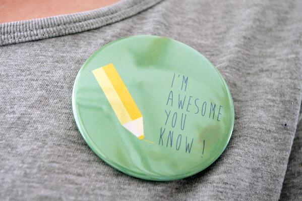 Les badges et les miroirs de poche sont arrivés !! 
Ils sont disponibles ici : tascarteblanche.fr/gabarits