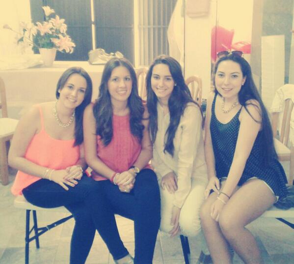 Nuriaa195's tweet photo. “@marta4495: Feliz cumple @Patfa94 !!  @Nuriaa195 @inmacarreras_ http://t.co/uCpWopLTNX”