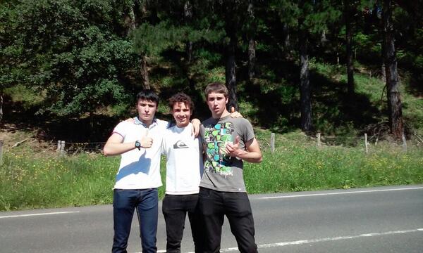 bklAritz's tweet photo. Aqui viendo la carrera#E.H.H http://t.co/Q0AqFgwKW7