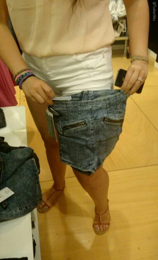 TuiterHits's tweet photo. La nueva talla S del Bershka, flipante. http://t.co/oIA3QkTRnL