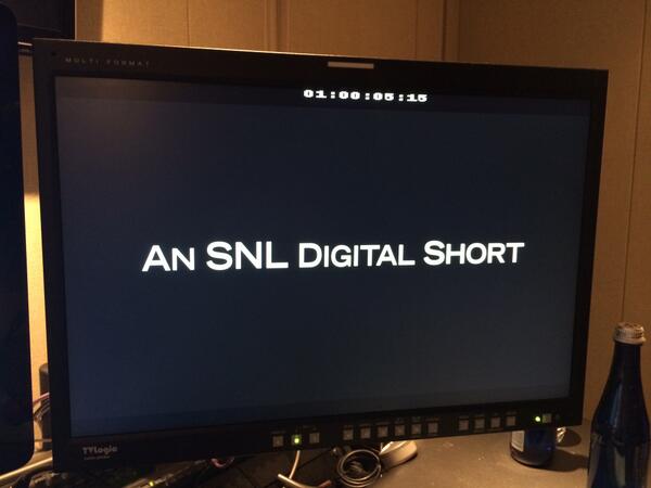 thelonelyisland's tweet photo. #SNL TONIGHT!!! http://t.co/4fNWhK5VDG