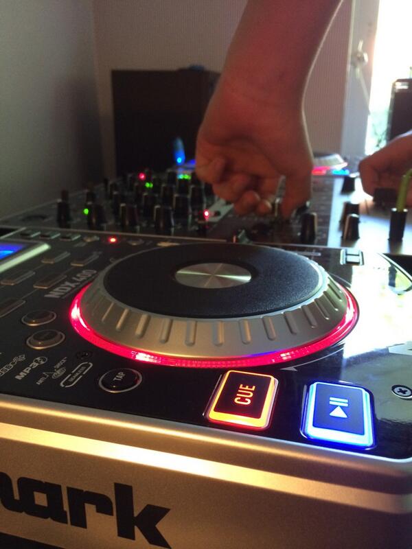 StreamBeats2014's tweet photo. 👍👍🎵 http://t.co/B6MDy2FFF9