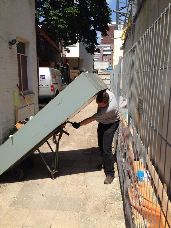 @VwpFranz @vwpbike Zelfs op zaterdag staat deze vertegenwoordiger krom voor de klanten. #rijswijktilburg