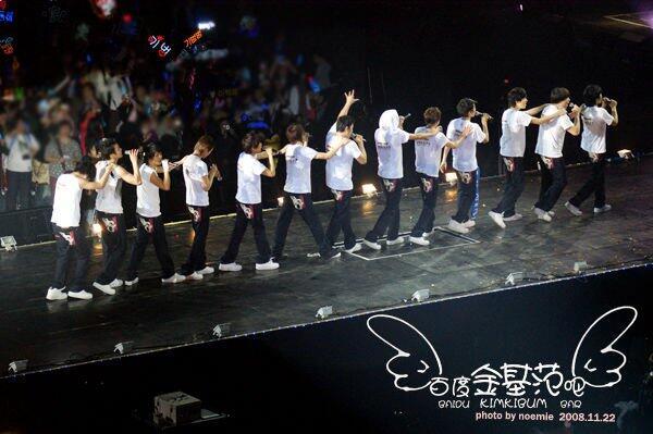 peachyraxn's tweet photo. #SJBestArtistFromTheWorld
13 miembros.
15 hermanos.
Una familia.
Una historia.
Una leyenda.
Un fandom.

ELF + SJ= 1 http://t.co/ZTSBmYTmgn