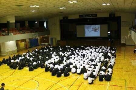 dansikou_bot's tweet photo. 右側、内部生
左側、外部生 
見てください。 内部生のいねむり率ｗｗｗ  これが 天下の男子校内部生クオリティー！ https://t.co/392ppvijhm