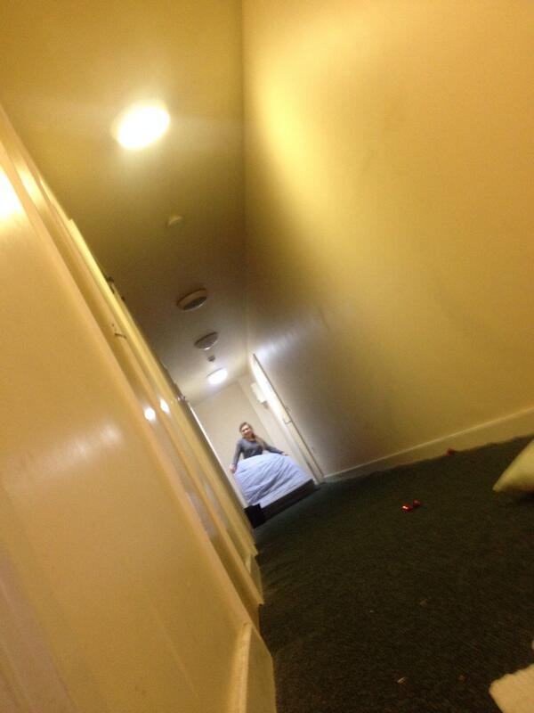 TillyB9503's tweet image. What is she doing?! #emptyflat @Millie_Patnick
