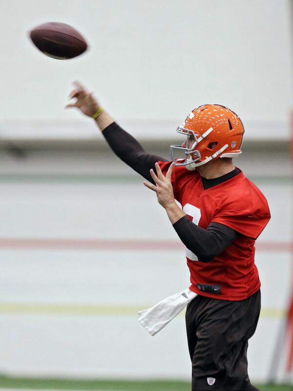 NFL's tweet photo. Johnny Manziel's first practice with the Cleveland @Browns! #NFLminicamp http://t.co/eawcySSfAj