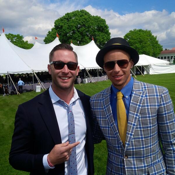 Kliff Klingsbury meets Stephen Curry at Preakness (Photo)