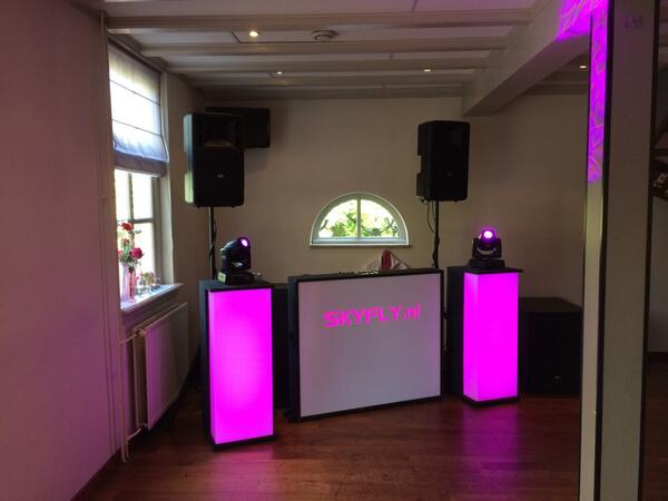 Vanavond sta ik met de <a href="/skyflynl/">SKYFLY DJ shows</a> show bij <a href="/ThuisbijFien/">Thuis bij Fien</a> in Wijchen op de bruiloft van Marlinda en Ando.