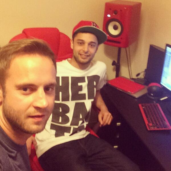 getboski's tweet image. Me and Morri in the studio making #HouseBangers 👌