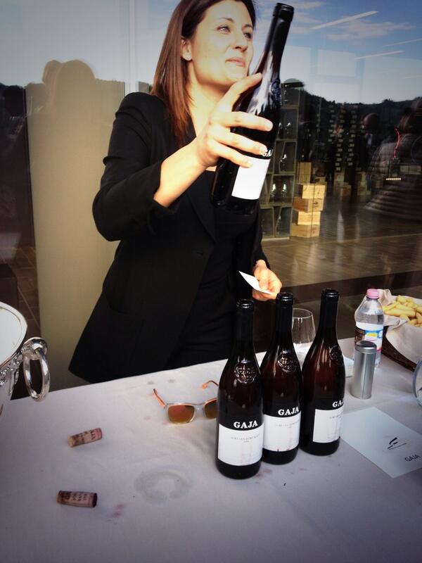 patriciamateo's tweet image. Gaia serving Gaja #drunkjoke I know #antinori  #GrandiMarchi