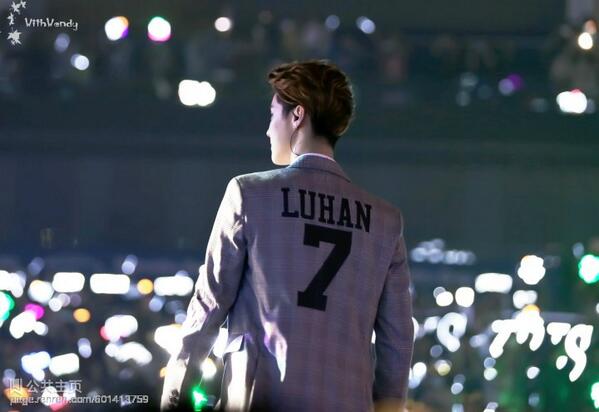 Cis39210's tweet photo. ตอนนี้พี่ลู่หานคือพี่ใหญ่ของEXO-m   พวกเราจะไม่ยอมให้พี่โดนทำร้ายเด็ดขาด!!   #FightingEXOandEXOFan http://t.co/8JmWOOWM3u