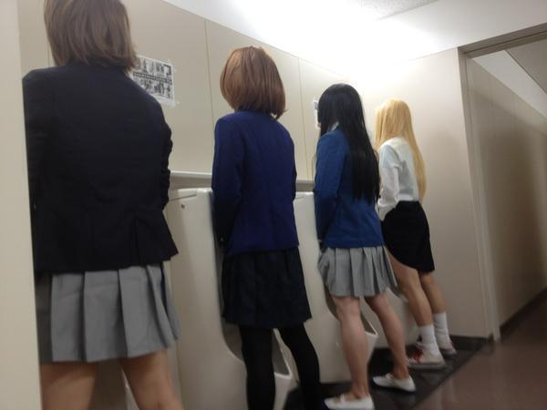 男子校あるある Twitter પર 男子校の文化祭ｗｗｗ トイレは異様な雰囲気に包まれる T Co Tuvwpjeb2h