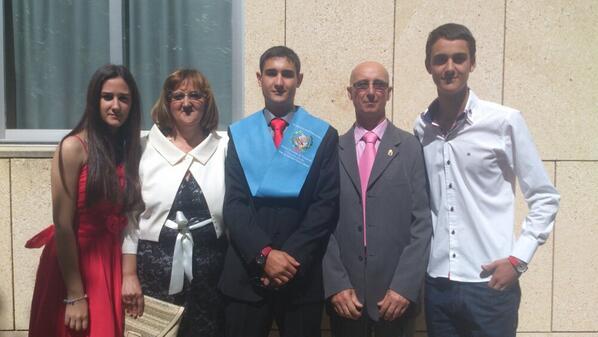 Alexmrxpro's tweet photo. GRADUACION!! http://t.co/HEaf7MgrCa