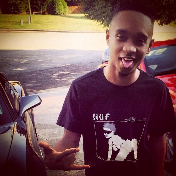Jxmmi's tweet photo. Fuck the cars, it's all about the shirt 😎 http://t.co/WIpGDZwXub