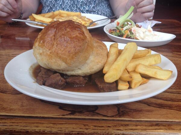 callumsfood's tweet photo. Steak Pie at the Park Hotel, Peebles http://t.co/GPYUNeAd3R