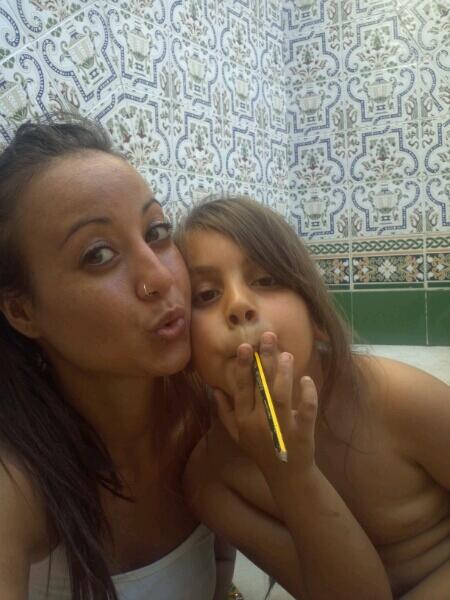 isabascon88's tweet photo. K gitana esta exaa jaja ta eya fumando ombree jajajaj http://t.co/3jrIIAOO3D