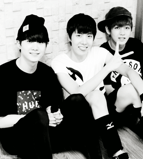 _yangxing's tweet photo. #ExoticsSupportExo EXO FIGHTING #ExoticsSupportKris FIGHTING KRIS! #ARMYSupportExo #ARMYSupportKris http://t.co/I1ZTkofFF6