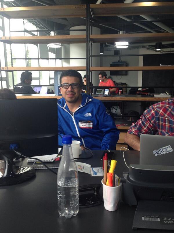 LatamDev_'s tweet image. @AlexTorresGamer del equipo #iossdk acá en @WayraCo en el #bogodevfc