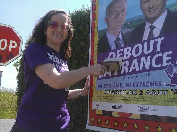Sam_Patriote's tweet photo. Aujourd'hui, collage intensif dans le Pays Basque! #DeboutlaFrance ! #EP2014 http://t.co/3olOBIQ2Yu