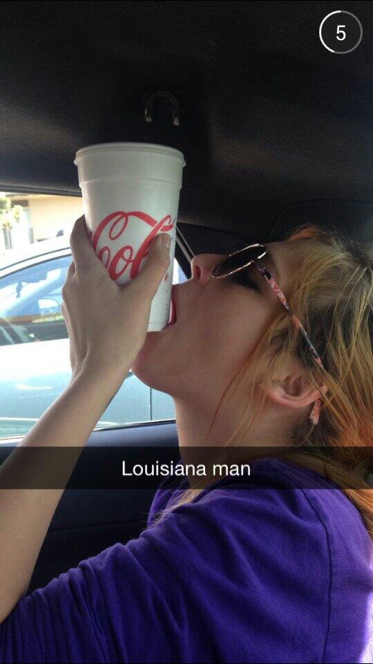Molliepoppin's tweet image. My cup busted. #SAVETHATSHIT
