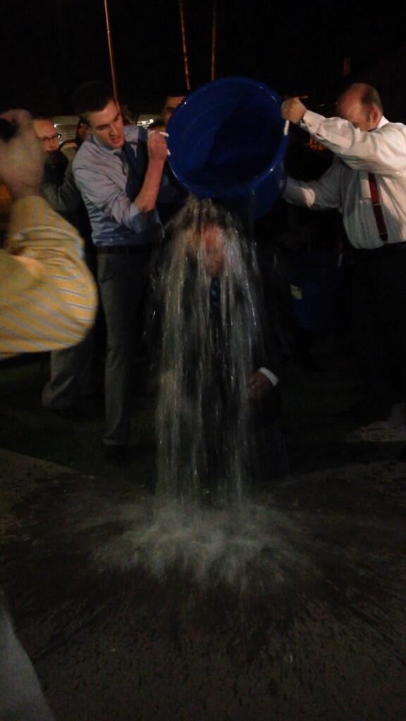 Rev_StudentMin's tweet image. Brother Sansom getting cold water poured into him for the SFC cold water challenge last night!