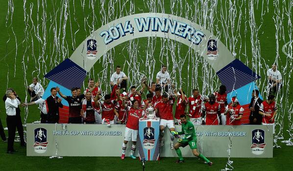 Arsenal lift FA Cup [via thefa.com]