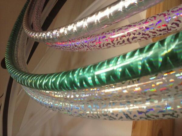 HiptronicArts's tweet image. Bobokataak aka Mermaid tape, tiger stripes and silver snakeskin hoops glistening in the sun! Yum! #hulahoop #polypro