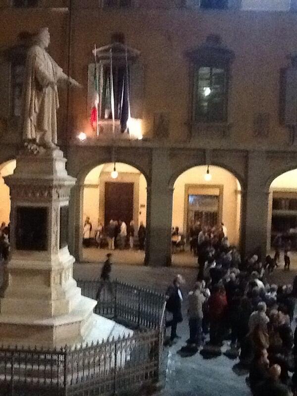 palazzo Pretorio,Prato ore 21:35.... forza Cenni per sempre!!!