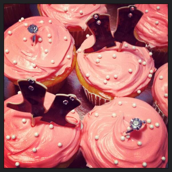 These #SBENash 'Boots & Bling' themed #bacheloretteparty cupcakes are ADORABLE! #BacheloretteBliss #MOH #Nashville