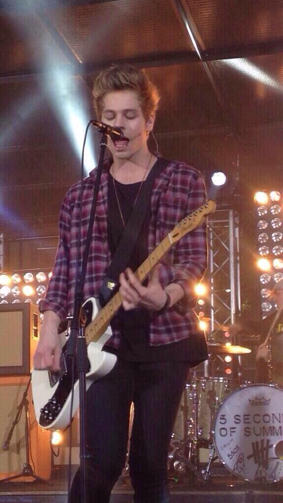 5secondsofplaid tweet picture