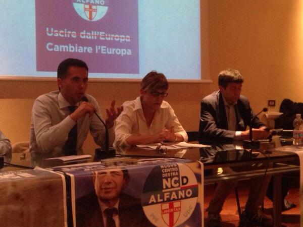NCDCanegrate's tweet photo. dopo canegrate @ColomboDany e' a rho dall'amica @sindacorhopdl #insieme  @NcdLombardia @NCD_ProvVarese @Youth_NCD http://t.co/7SVwR5He5u